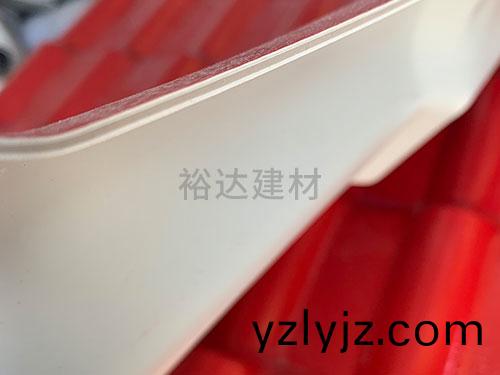 普(pu)通料(liao)四(si)層樹(shu)脂瓦