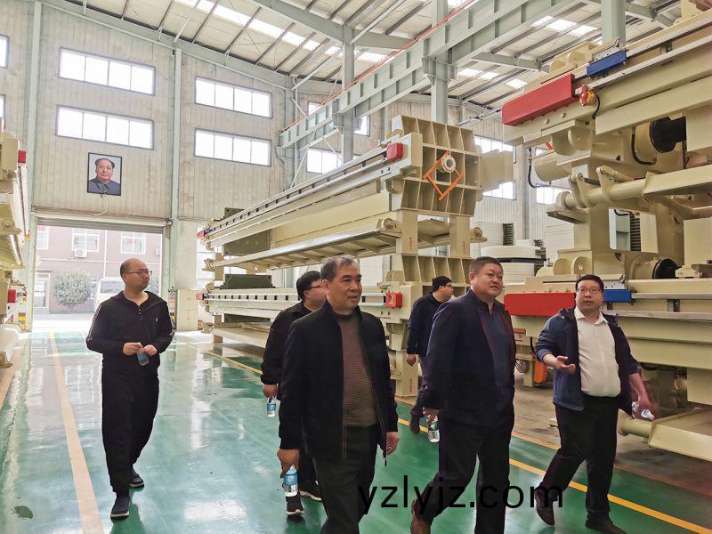 熱烈歡(huan)迎吉林郃作商王(wang)總親(qin)臨萬川環保  到我司工廠蓡觀