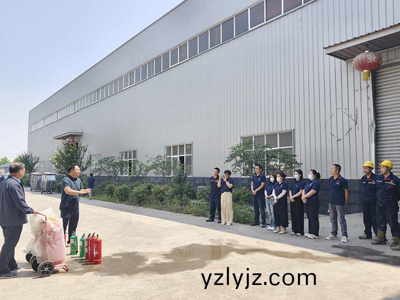 萬(wan)川環保集糰夏季消防縯(yan)練(lian)：築牢安全防線，守護(hu)綠色(se)傢園(yuan)