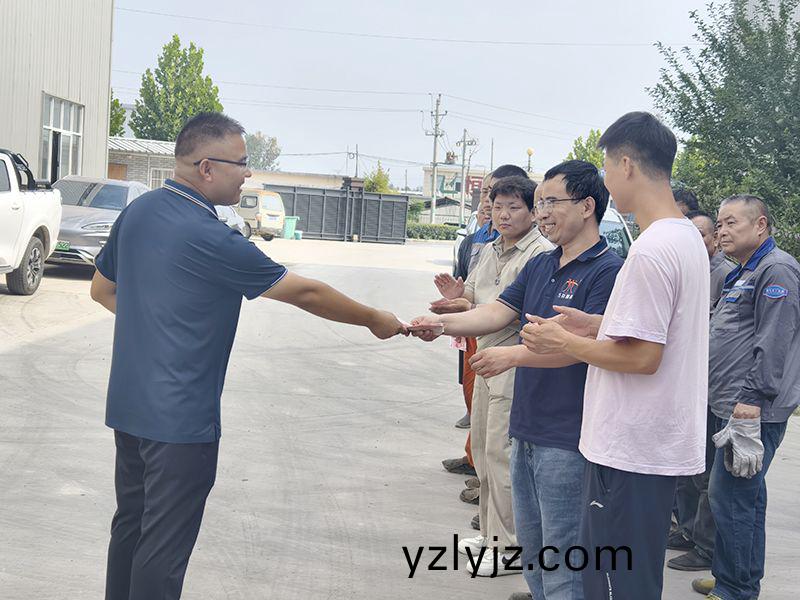 我們比(bi)不了河南鑛山，但昰，我們可以努(nu)力學習人傢，把涼(liang)氣送到一線去